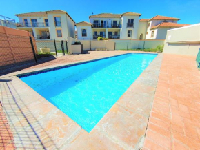 Quiet apartments 200 meters from the beach in Muizenberg, Cape Town NB There is a no party rule and a security deposit PS If you have good record on your guest profile, rates and security deposit are 